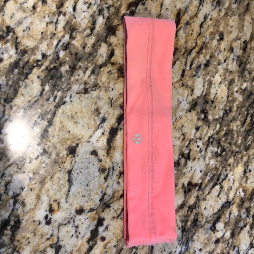 Lululemon fly away tamer headband
